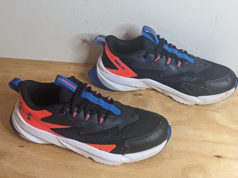 Under Armour Scramjet 6 Boys Size 6.5Y Big Kid Youth Black Beta 3027691-003